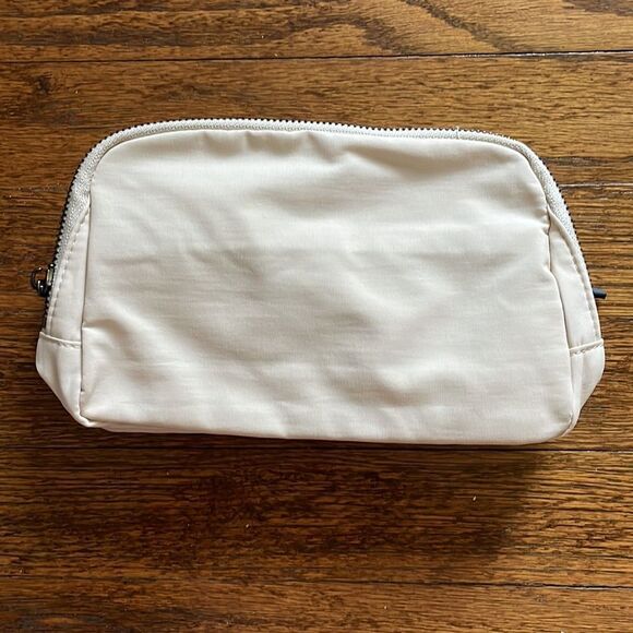 Halara Causal Waist Bag NWT - Picture 3 of 5